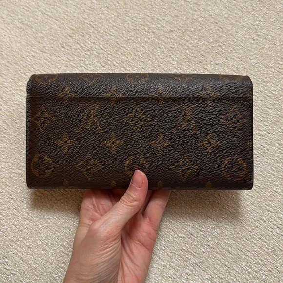 Louis Vuitton Sarah Wallet - Picture 6 of 10